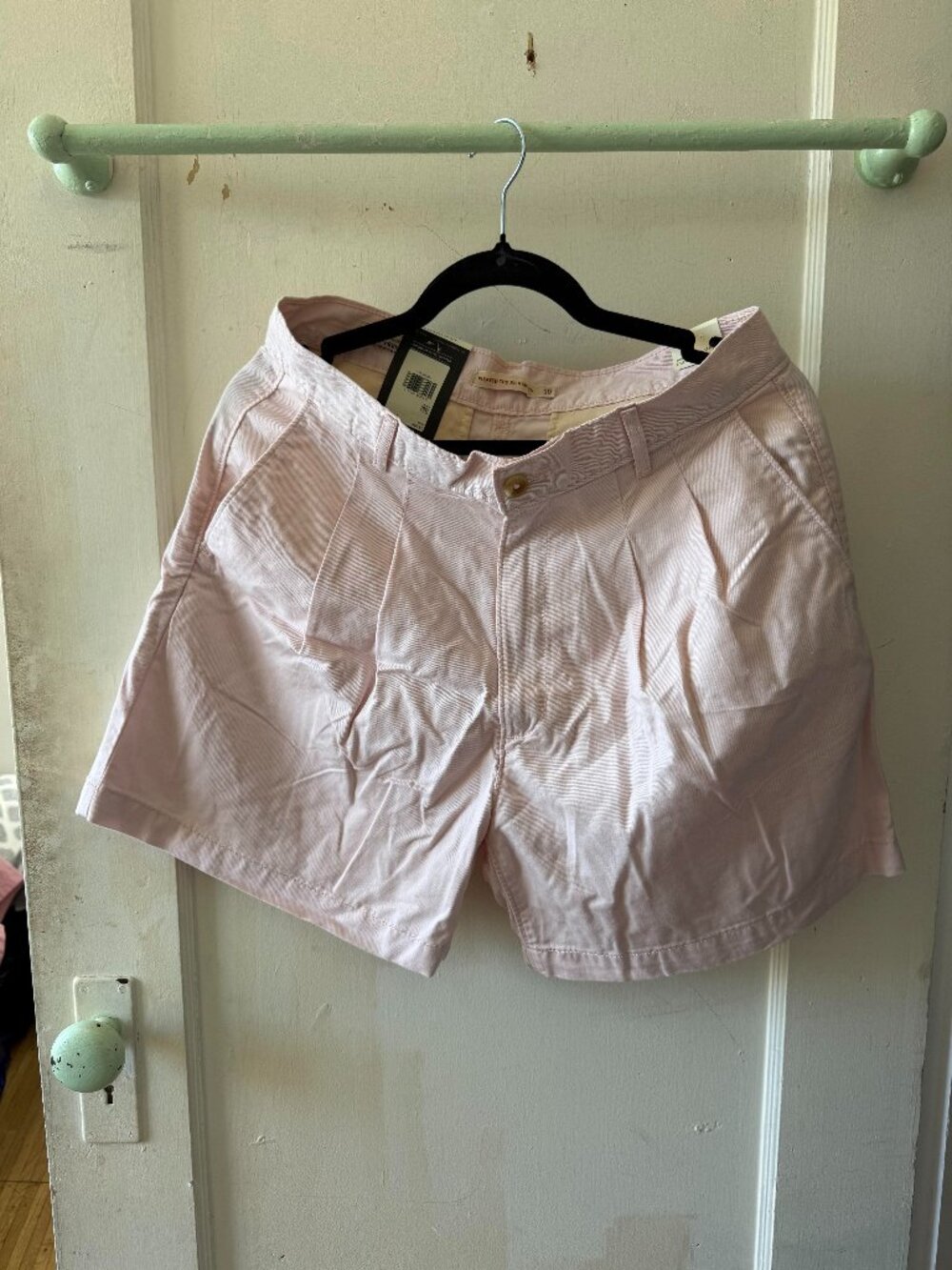NWT Levi’s Pink Pleated Trouser Shorts High Rise Size 30